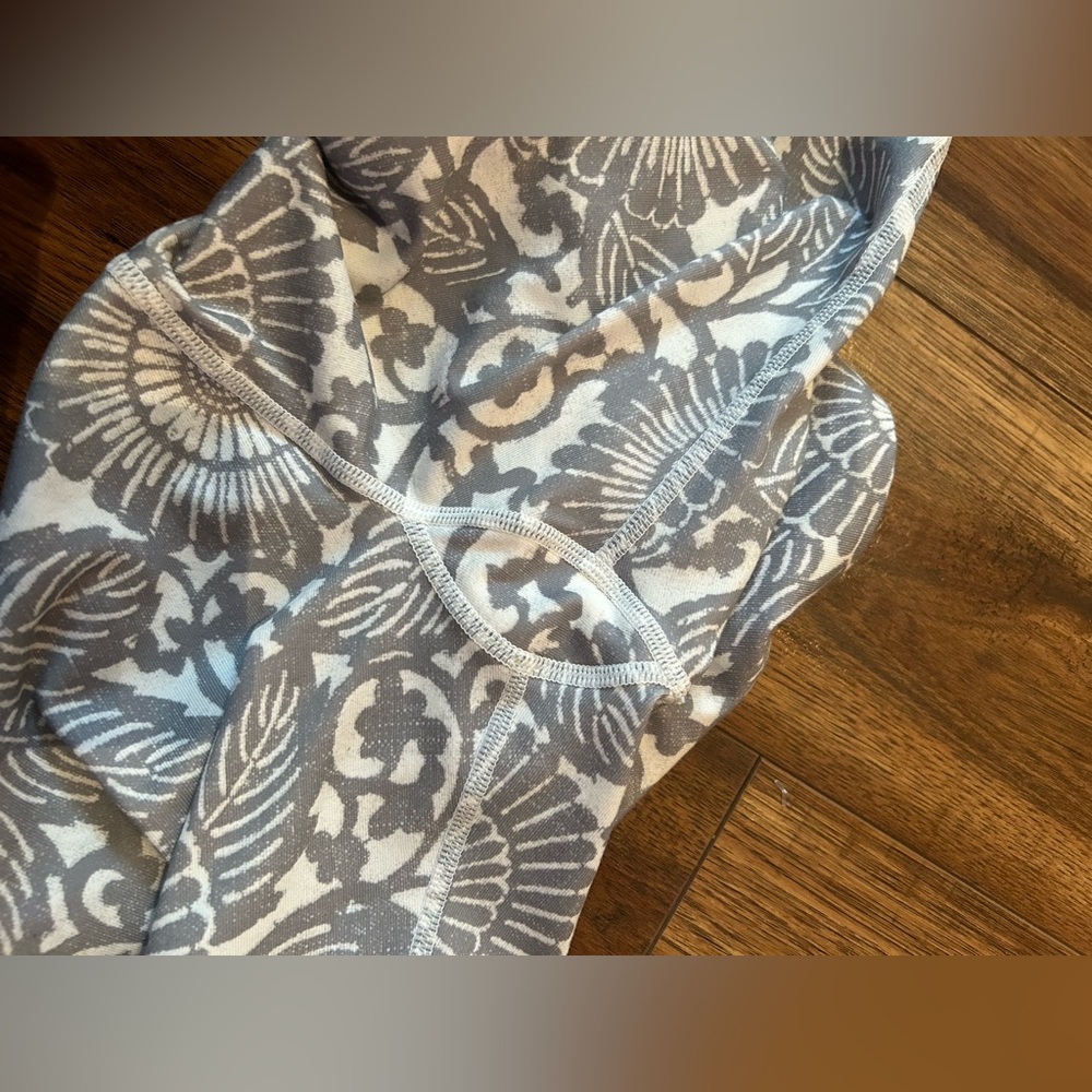 Lululemon -Fossil Grey Beachy Floral Wunder Under Crop Leggings - Picture 7 of 7
